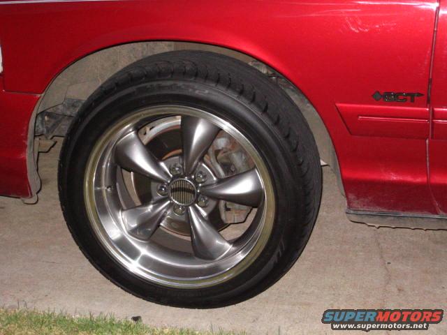 wheel.jpg Front driverside wheel, w/flash