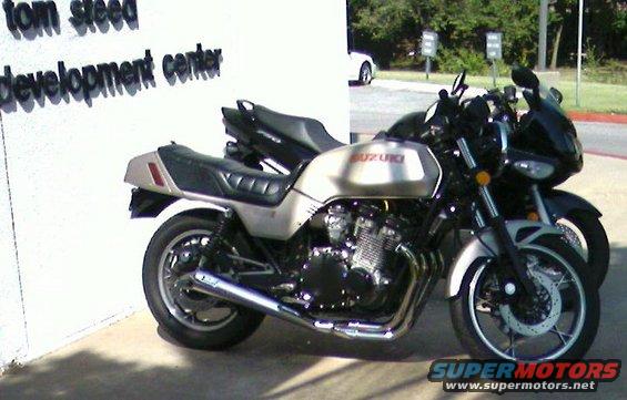 This GS1100 was parked by my Katana. It is really sweet looking. The crappy cellphone pics don't do it justice.