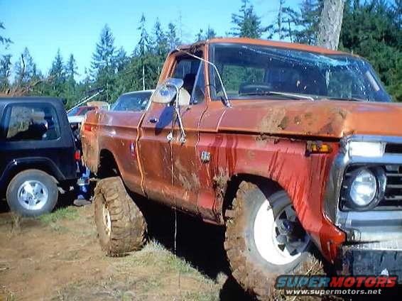 4x4war_0053.jpg The cab held up extremely well considering I didn't have a roll cage.

4x4 Wars October 2002