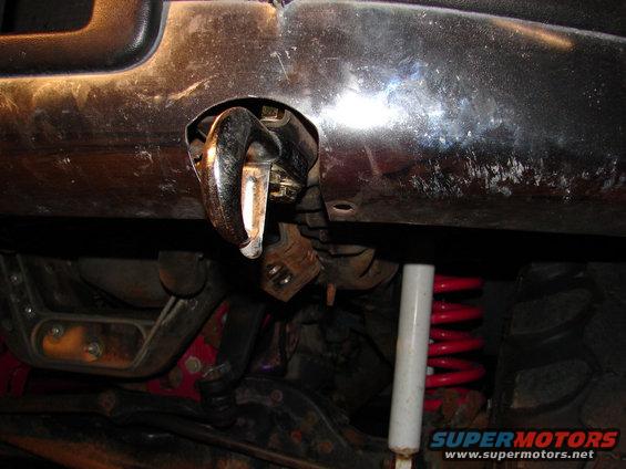 96-bronco-tow-hooks-040.jpg 