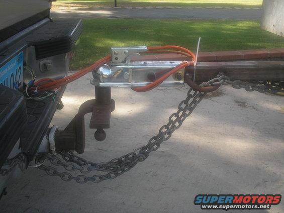 eb-trailer-004.jpg standard hitch adjusted to tow flat.  a swivel hitch is in the future plans.  didn't have time before the move,