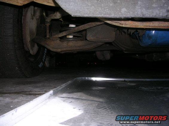 dscn1781.jpg Driver side control arm. I think this one is bent.