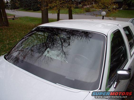 All finished ! Apple autoglass showed up with a Beeea-u-tiful new windshield and did an A-1 job installing it.