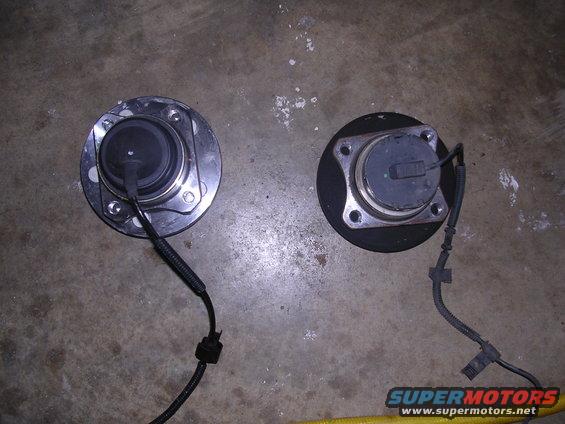 dscn3614.jpg New axel on left, old axel on right.