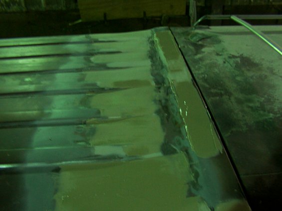 Close-up of a vehicle roof with body filler applied to a seam
