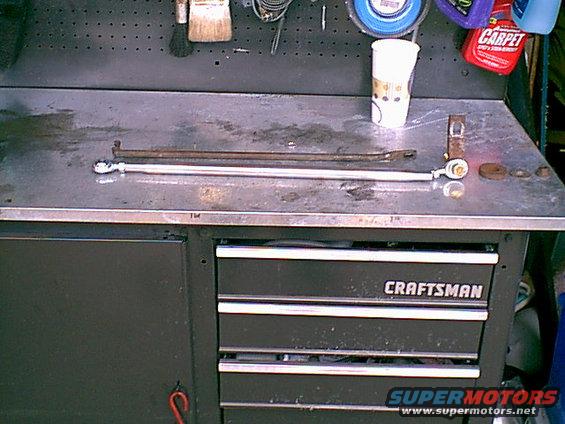 clutch12.jpg I looked at the sprint car circuit and got a custom made rod and heim joints.