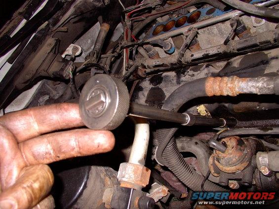 img_0023.jpg How tight to you tighten the completely dry gaskets ? (yes, they go on completely dry, no sealant whatsoever). I use this palm ratchet to snug em' down and ensure I ain't crushing them.