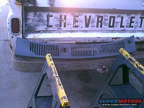 cowlold.jpg with a few screws and removing the washer hose the old cowl was off.