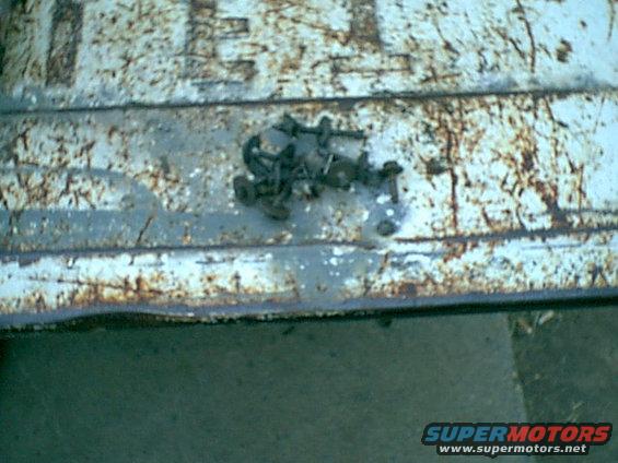 new-topper-bolts.jpg After removing all the bolts but 2 (tey were broken) i was able to slide the topp off.