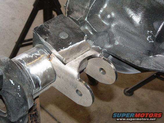 Welded suspension bracket on differential housing