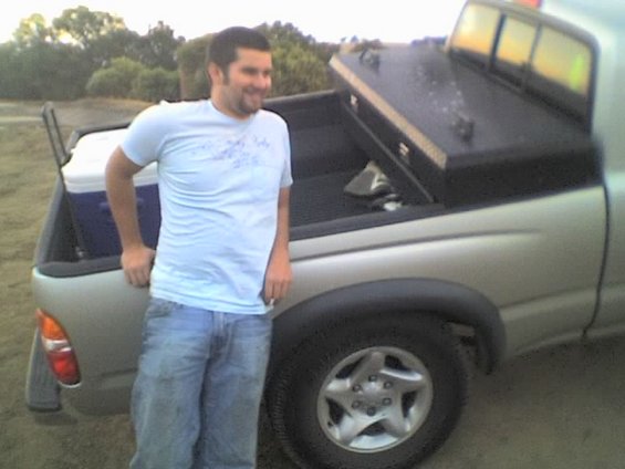 101406_1833.jpg My buddy stuffing the suspension on his stock Toyota Tacoma.