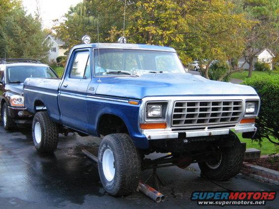 img_0168.jpg Rollbar with lights installed.