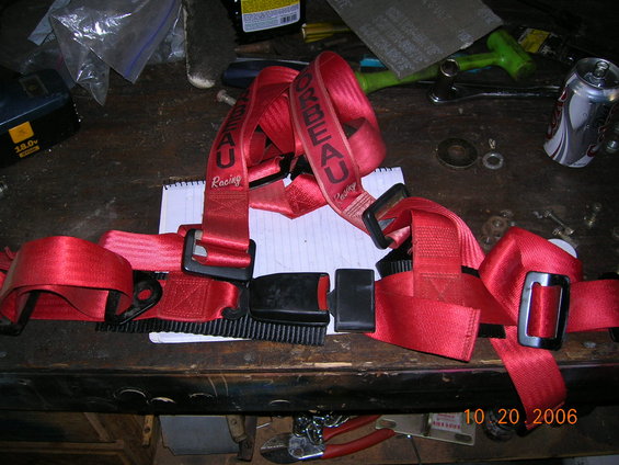 dscn1537.jpg seat belts...set of two.