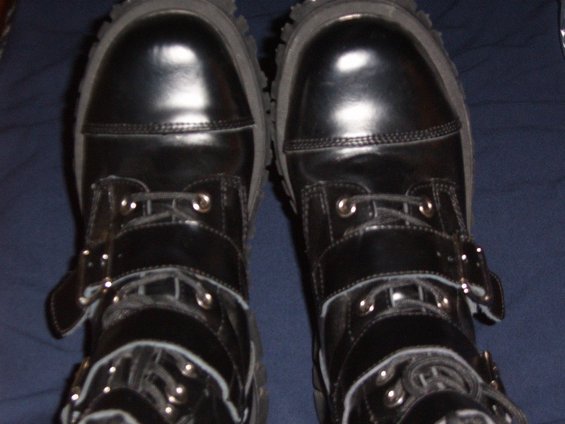 big-black-boots.jpg 