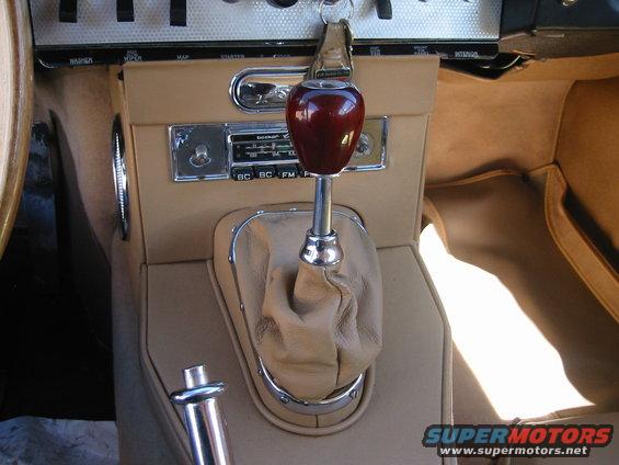1962 Jaguar XKE interior with tan leather gear shift boot and wooden shift knob