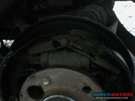Drum brake assembly with springs and brake shoes