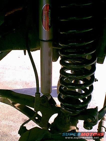 pass-brake-old.jpg Well as i was working on the bronco i found the front brakes were in bad shape. Here is the pass side as i got it.