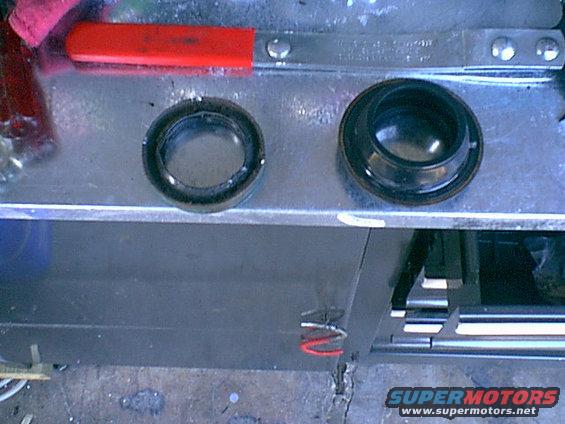 new_oldseal.jpg they changed the design of the seal. it went in without issue.