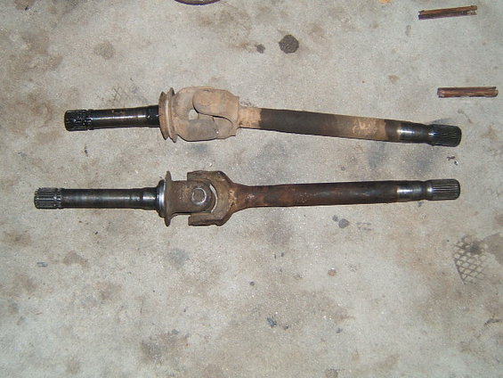 dscf1458.jpg More comparisons between driver's side outer axle shafts. 87' on top and 90' on bottom.