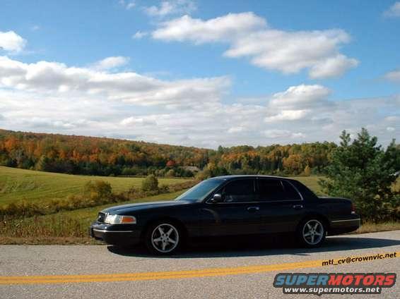 A beautiful picture of Quebec's autumn landscapes - front/side.
