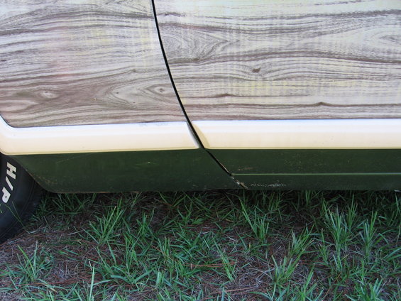 Woodgrain paneling on 1973 Ford Ranchero side door