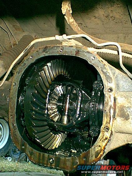 rear8.jpg if you look in the center diff you can see the bottom spider gear is gone.