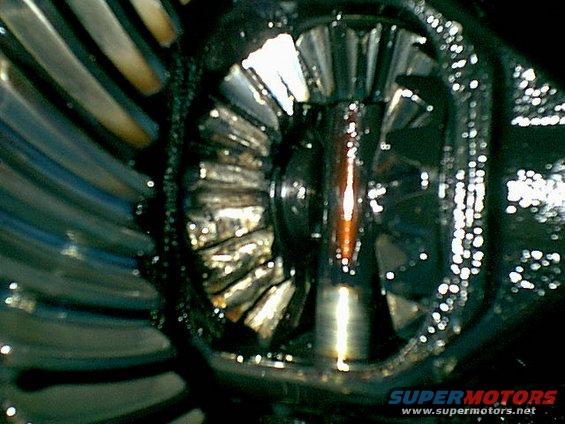 rear6.jpg another look at the side gear. The 3:55 are in good shape just not good for the tire combo i am running.