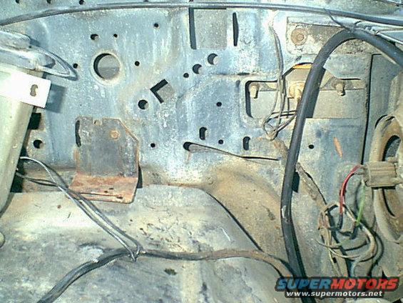 battery3.jpg I know i want to add a 2nd battery to the bronco. i seen different setups and decided i like to balence the front end and have one battery per side. here is the drivers side front. i see the over flow / washer will need to be moved but that is easy.