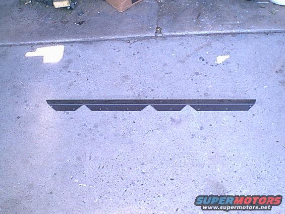 battery7.jpg I been lucky and pick up old used bed rails when i see them being tossed. i cut some triangles out so this would bend into a square box. i then welded it together.