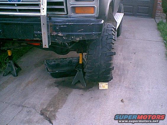 newtire2.jpg this looks so much better. i hope to get the new rims soon.