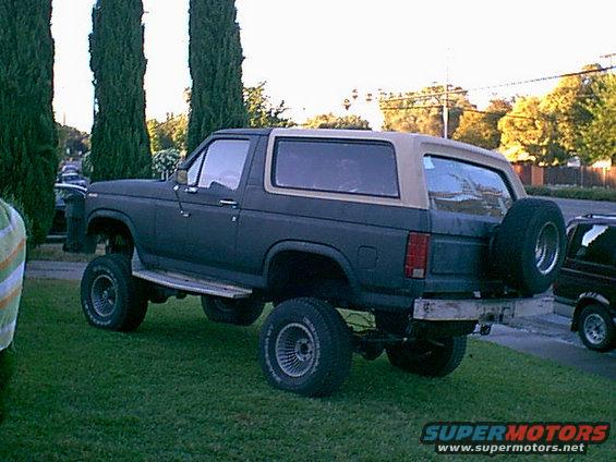 broncoyard.jpg here she is in the yard after the shackle flip and new coil springs.