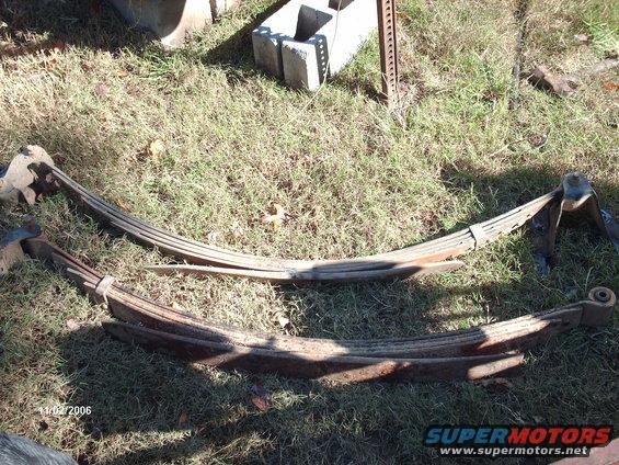 hpim0243.jpg Rear 1/2 ton springs compared to rear 1 ton springs