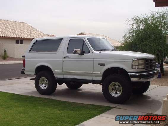 35test.jpg testing how 35s fit on the bronco with only 4" lift. they clear fine on the street just have to get it out in the desert and see what they can do