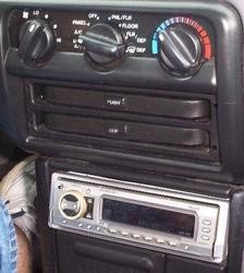 momscupholder.jpg Taurus cupholder in a Contour. Fits in a DIN opening.