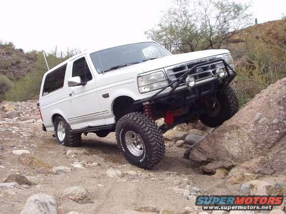 pc200014.jpg look at all that tbb flex.....ok so it sucks, not my fault.

look at the right rear tire flex..