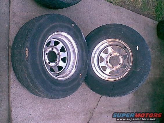 31_1050x15.jpg these were the left overs after a couple nights out on the street. they too were picked up and used somewhere by someone.