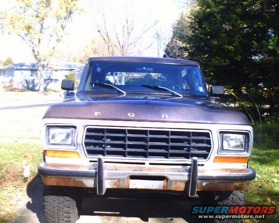 Brown 1978 Ford Bronco front view, rusty bumper, grille detail