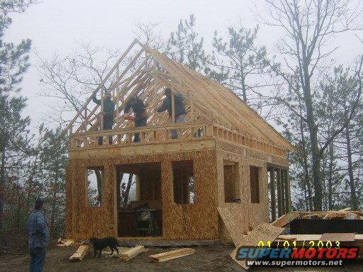s3600354.jpg trusses going up