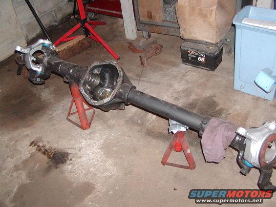 truck-007.jpg SAS axel. 78 d44 HP... awaiting carrier to finish off the 4.10 install
