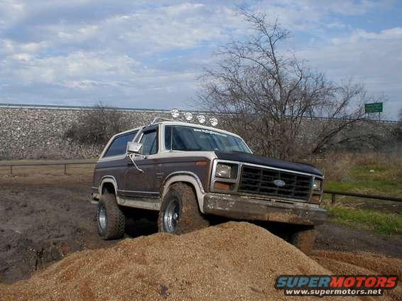 p1240002.jpg MuddyBronco13
3 inch body lift
33 inch tires
roof mounted light bar 
kickin sound system