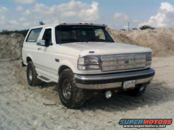 allcruisen.jpg allcruisen
lots and lots of lights
otherwise i think it is stock, but he still wheels it!!!