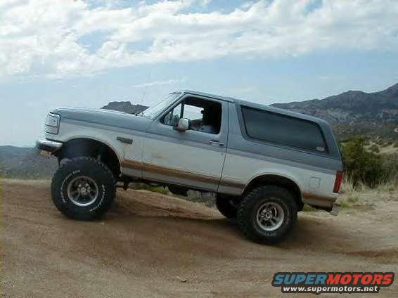 94_chickentaco.jpg 94 chickentaco
6 inch superlift, 35 icnh bfg muds, 351, soft top, nice clean show quality bronco that gets used the right way!!!