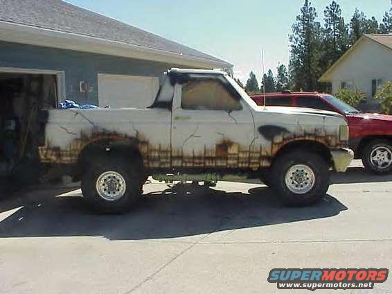 4xpepe.jpg 4xpepe
a guy with a nice bronco gettin the PAINTJOB FROM HELL!!!  a harley rider at heart, and a heluva good guy