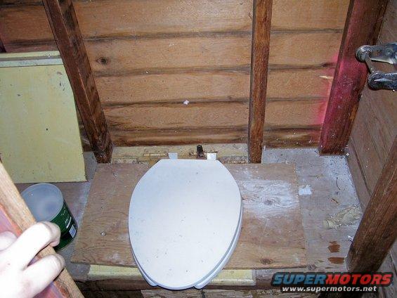 outhouse2.jpg 