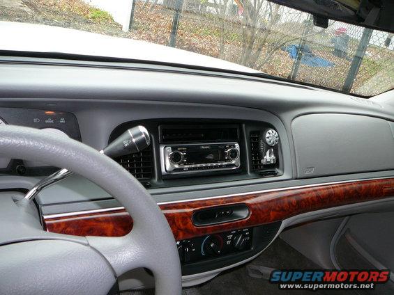 premier-cd-player-installed.jpg 