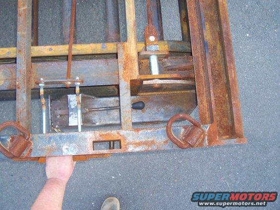 A pull of the rear support jack's release handle will pull the 1.25" pin on the jack, and allow the jack to drop in to the verticle position 