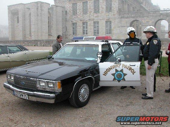 0-ln--ph-4-web.jpg talking with french cop