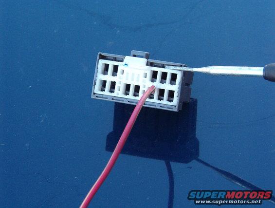 hlswconn01.jpg To add or remove pins from this style of connector, the white locking plate must be moved up one notch.