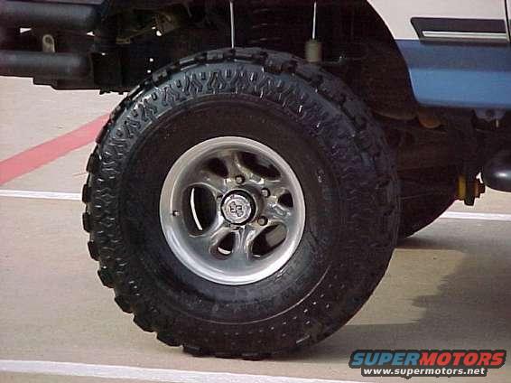 wheel__tire.jpg CLOSEUP WHEEL & TIRE
