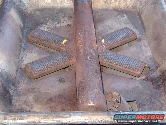 01low.jpg Those light bluish-gray stripes are flame fronts at a low setting.  The large generator over the burner makes this a VERY efficient & clean-burning device.  The yellow flames are from the overly-rich mixture coming into the burner from the center of the plenum.